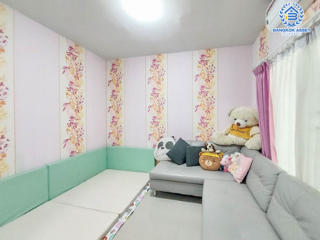 *****ทาวน์เฮ้าส์มือสองนนทบุรี ม.เดอะคัลเลอร์ พรีเมี่ยม บางกรวย-ไทรน้อย เนื้อที่กว้าง 20 ตร.ว. ฟังก์ชัน 3 ห้องนอน 2 ห้องน้ำ ที่จอดรถ 2 คัน บ้านคุณภาพจากแบรนด์ Areeya ฟรีแอร์! สภาพสวยพร้อมเข้าอยู่ หน้าโครงการติดถนนใหญ่ เชื่อมต่อถนนบางกรวย-ไทรน้อย ถนนชัยพฤกษ์ ถนนบางบัวทอง-สุพรรณบุรี